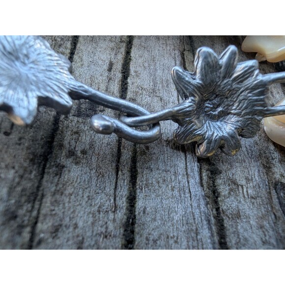 Vintage Shell & Pewter Bracelet - Picture 10 of 11